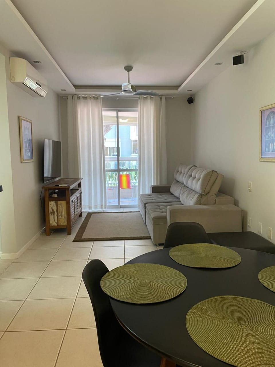 Communal lounge/ TV room, TV and multimedia, Balcony/Terrace, Living room, Seating area, Dining area, Dinner, air conditioner
