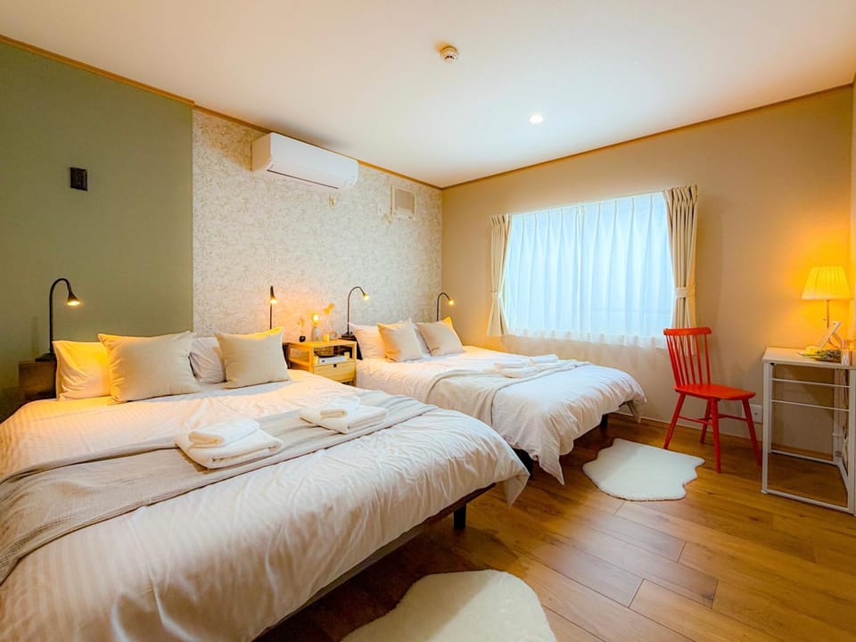 Bed, Photo of the whole room, Bedroom, air conditioner