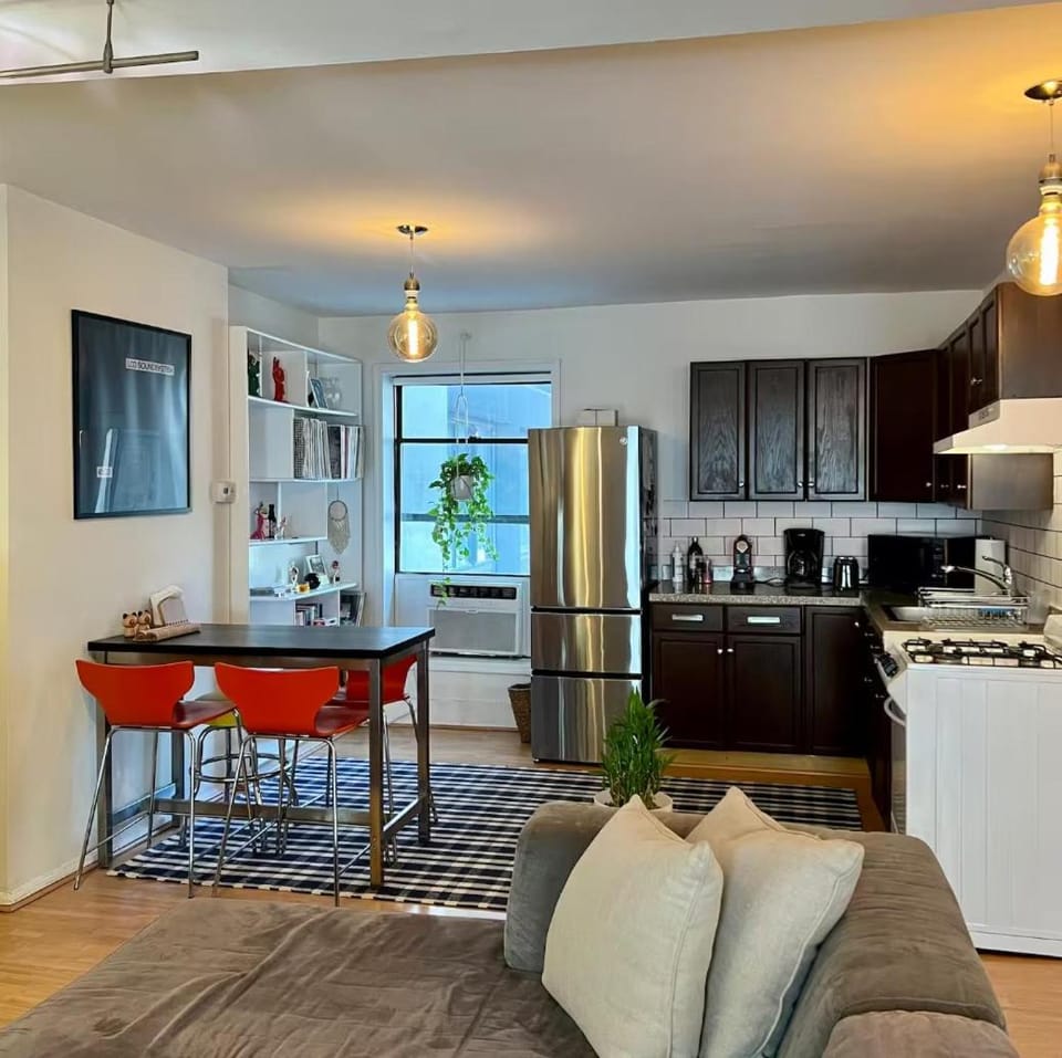 Kitchen or kitchenette, Seating area, Dining area, dishwasher, minibar, oven, stove, toaster