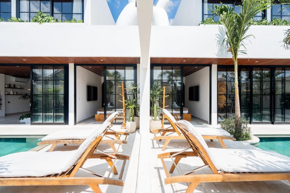 The Ultimate Villa - 8BR in Canggu Villa in North Kuta