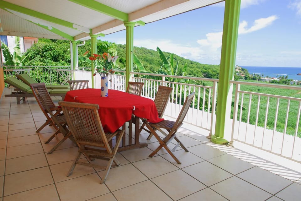 La villa dominante Villa in La Trinité
