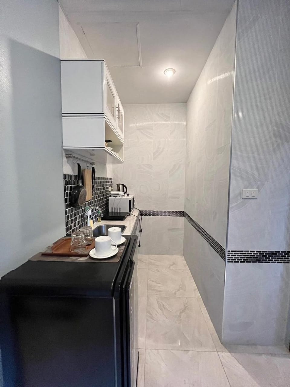 Coffee/tea facilities, Kitchen or kitchenette, stove