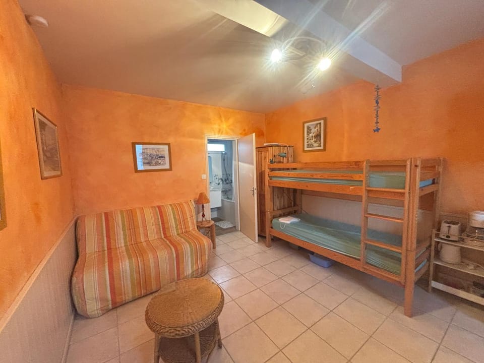 Studio charmant pour 4 personnes proche plage aux Sables-d'Olonne - FR-1-197-614 Apartment in Les Sables-d'Olonne