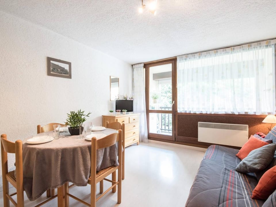 Studio pour 4 à Saint-Lary Village avec balcon, proche téléphérique Apartment in Saint-Lary-Soulan
