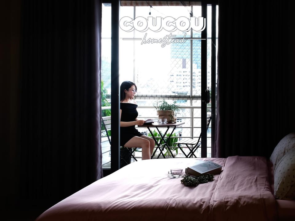 Bed, People, View (from property/room), Balcony/Terrace