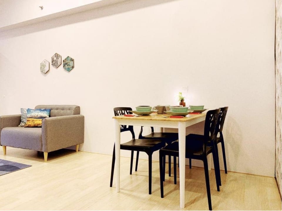 Seating area, Dining area
