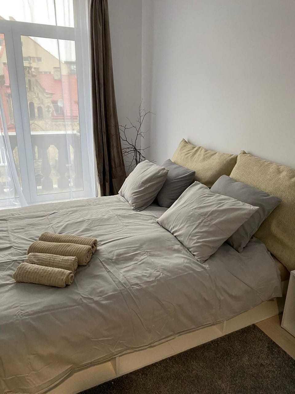 Bed, Bedroom, towels