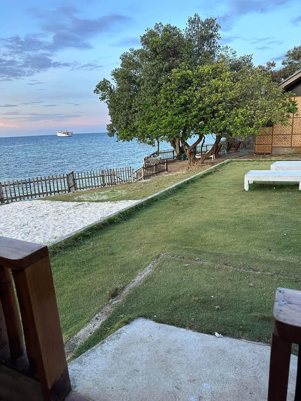 Diamond De Siquijor Beach House Hotel in Siquijor