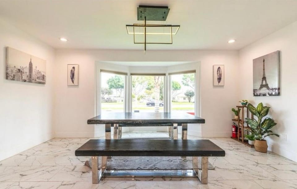 Luxe Stay Room with Private Bathroom 55 Vacation rental in Compton