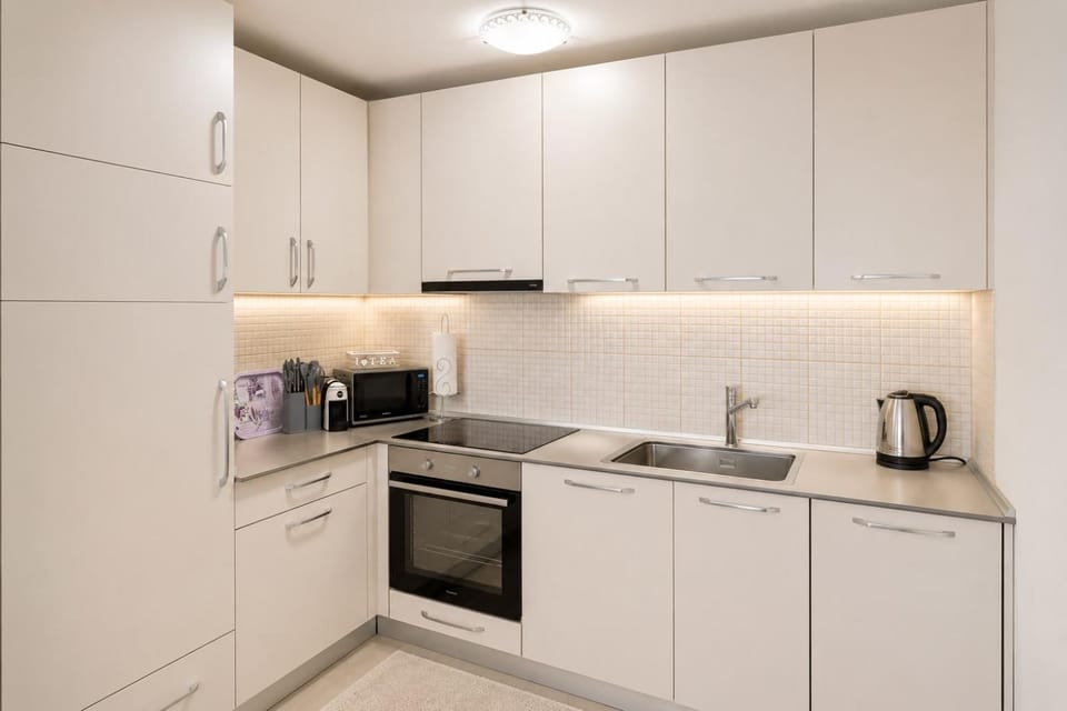 Coffee/tea facilities, Kitchen or kitchenette, dishwasher, stove