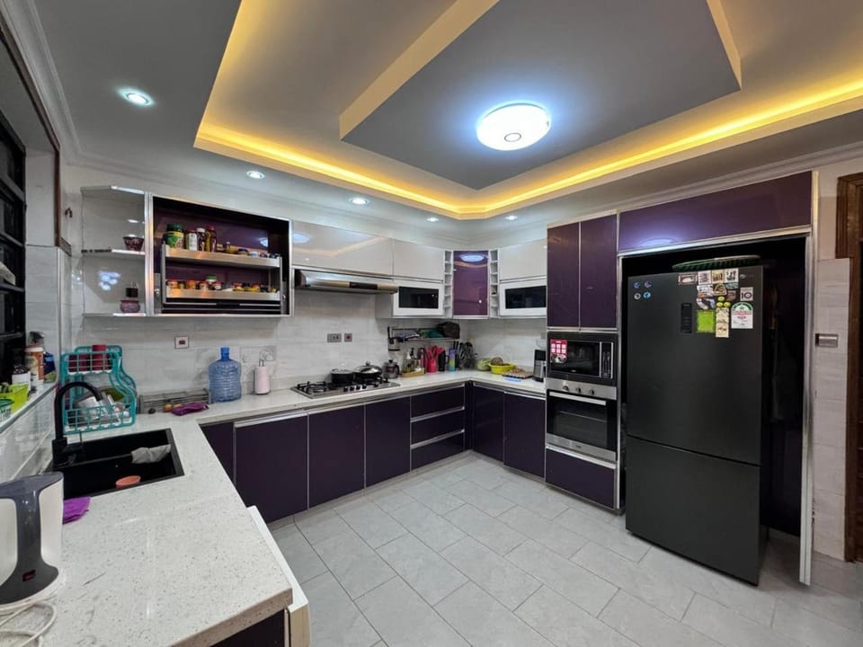 Kitchen or kitchenette, Kitchen or kitchenette, oven