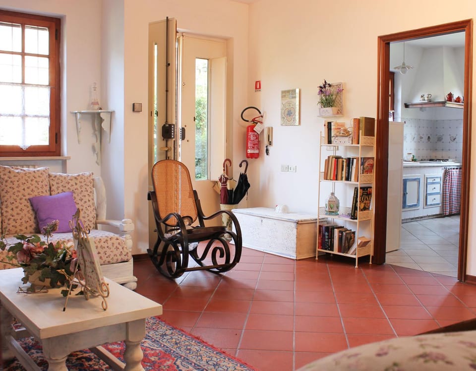 Living room, Internal: Not applicable to any particular room