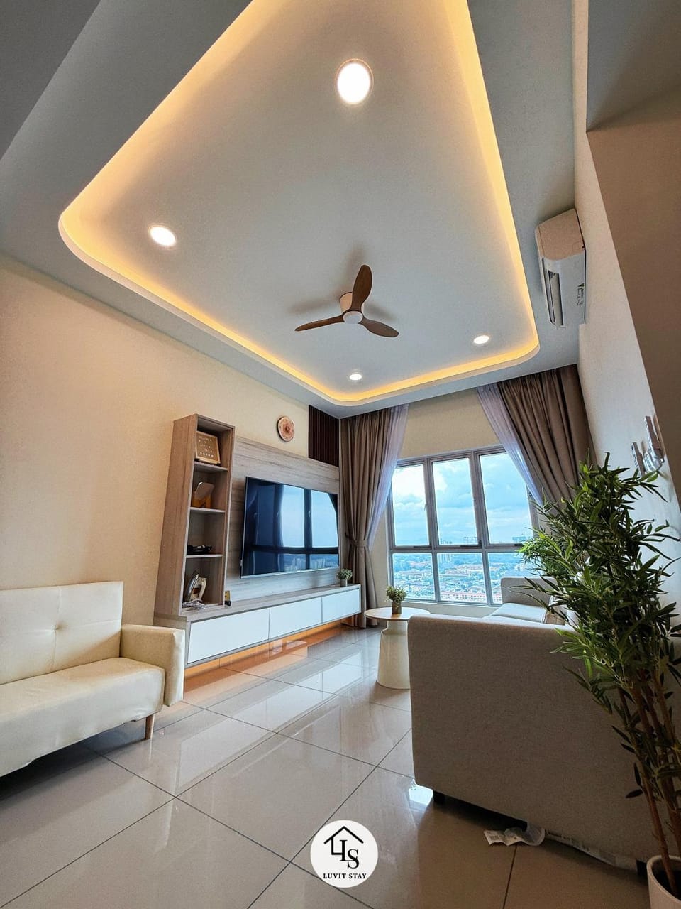 TV and multimedia, Living room, Seating area, air conditioner