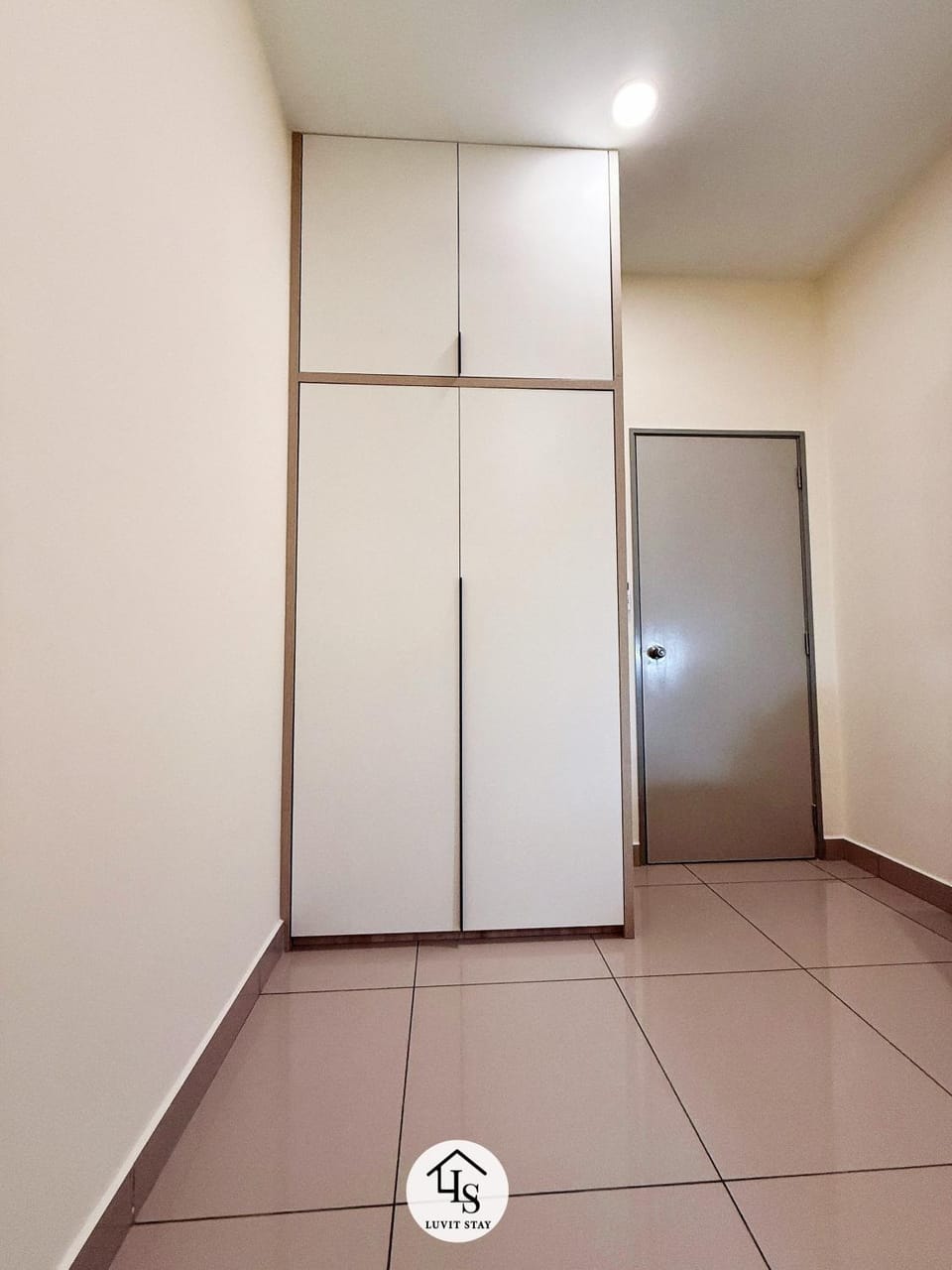 Bedroom, wardrobe