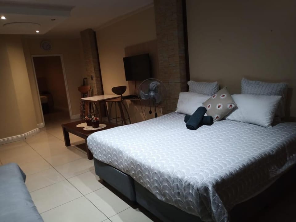 Oceanic 113 North Beach Apartment in Durban