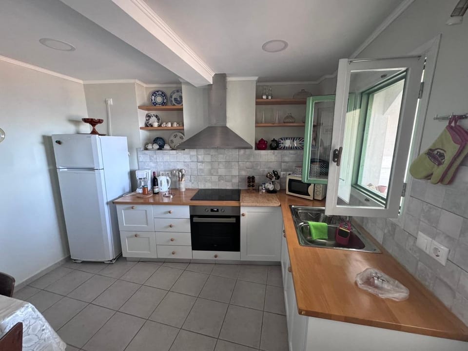 Kitchen or kitchenette, oven, stove