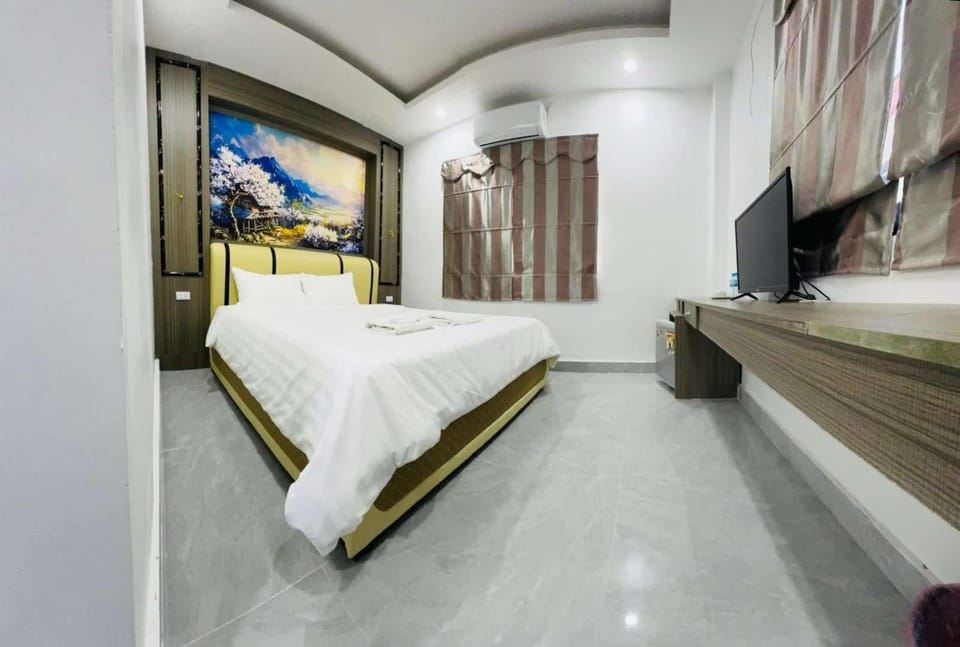 Bed, TV and multimedia, Photo of the whole room, Bedroom, towels