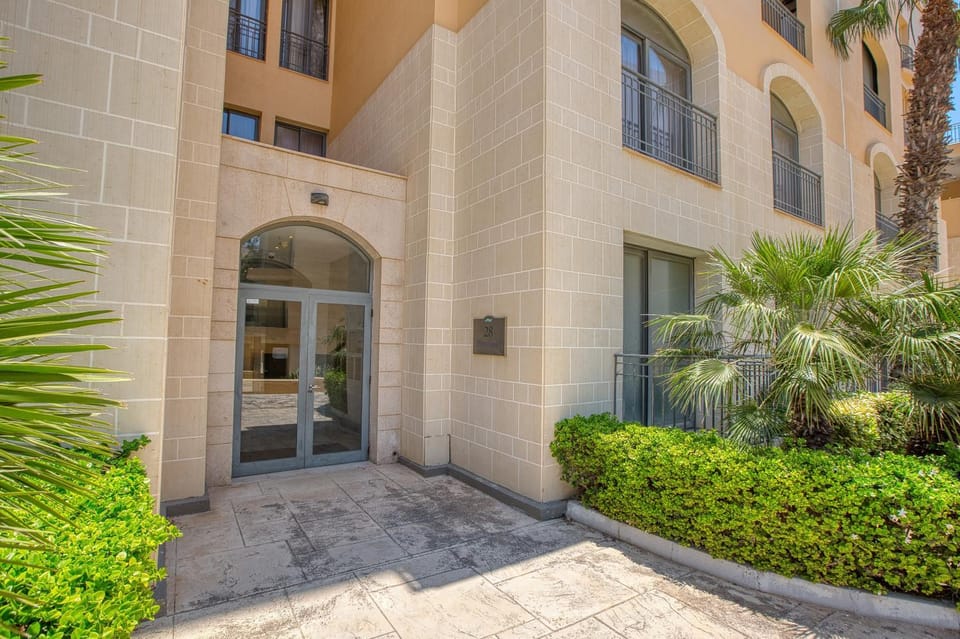 Delux home Portomaso Apartment in Saint Julians