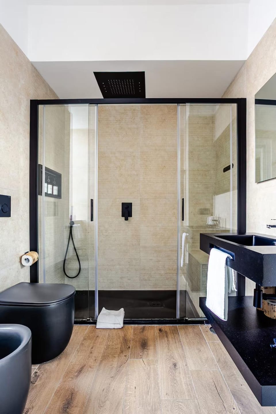 Shower, Bathroom, Spa and wellness centre/facilities