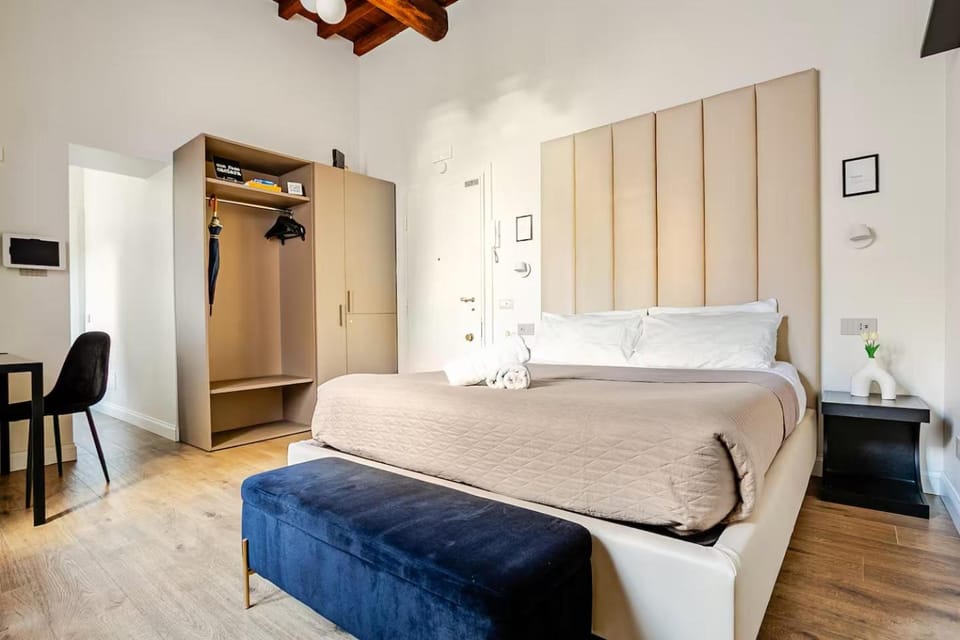 Bed, TV and multimedia, Bedroom, wardrobe, air conditioner