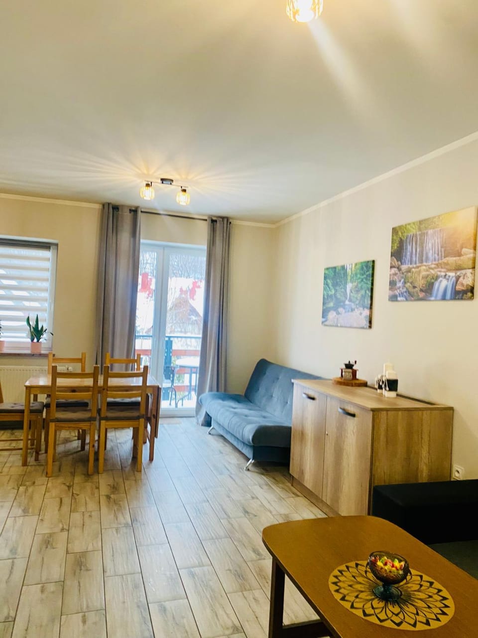 Kitchen or kitchenette, Living room, Seating area, Dining area