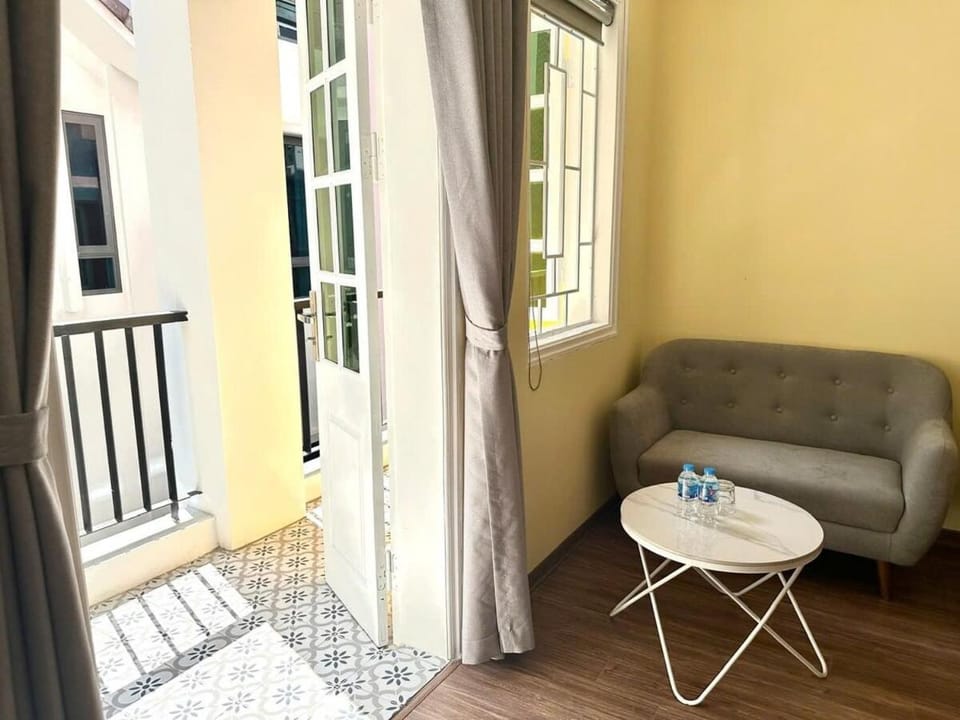 Bhome Hoang Hoa Tham balcony Apartment in Hanoi