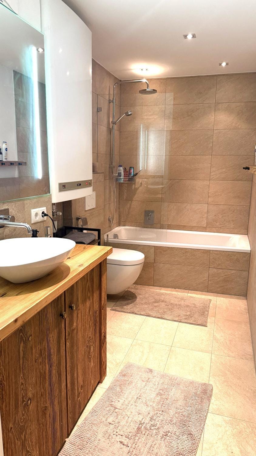 Shower, Toilet, Bathroom, Bath, towels