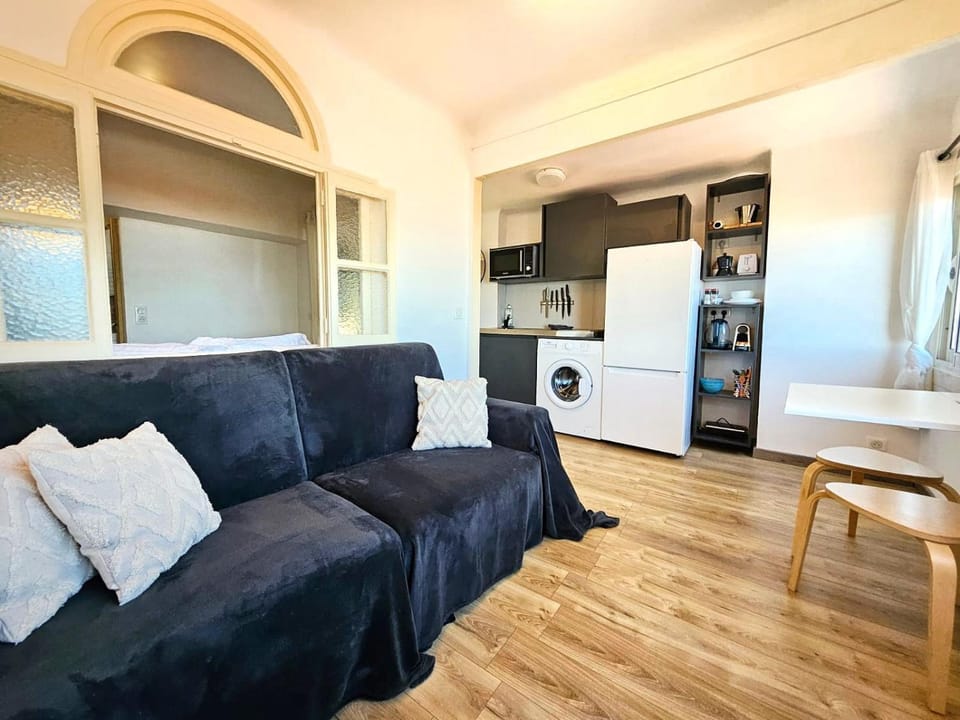 TV and multimedia, Living room, Dining area, stove