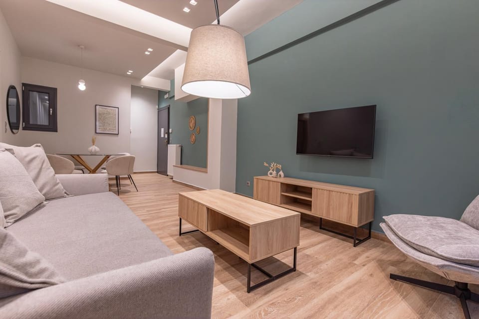 Communal lounge/ TV room, TV and multimedia, Living room, Seating area, Evening entertainment