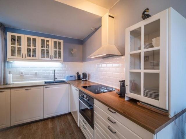 Kitchen or kitchenette, dishwasher, oven, stove, toaster