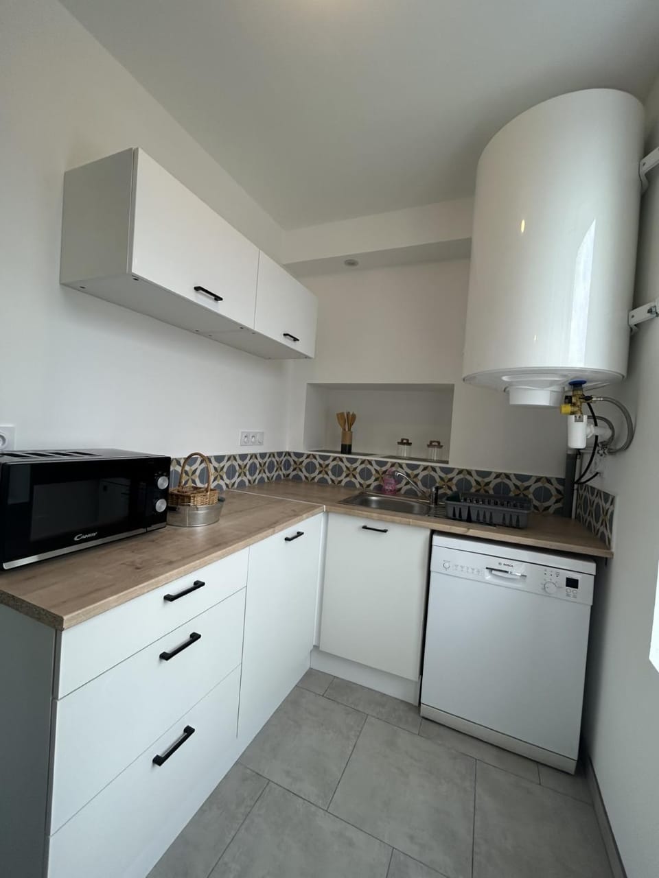 dishwasher, pet friendly, stove
