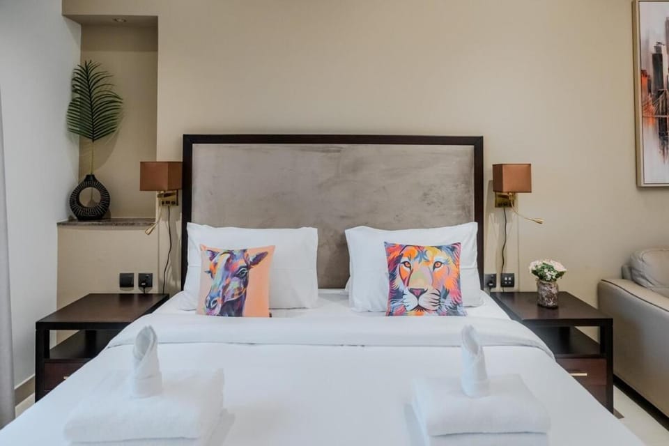 Clever Guest 002 Elite Downtown Apartment in Dubai