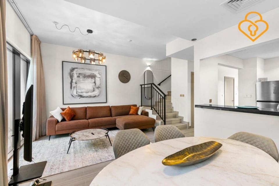 Keysplease 4BR, Garden BBQ, Malibu Beach Access, Damac Hills 40 Villa in Dubai