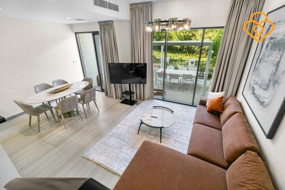Keysplease 4BR, Garden BBQ, Malibu Beach Access, Damac Hills 40 Villa in Dubai