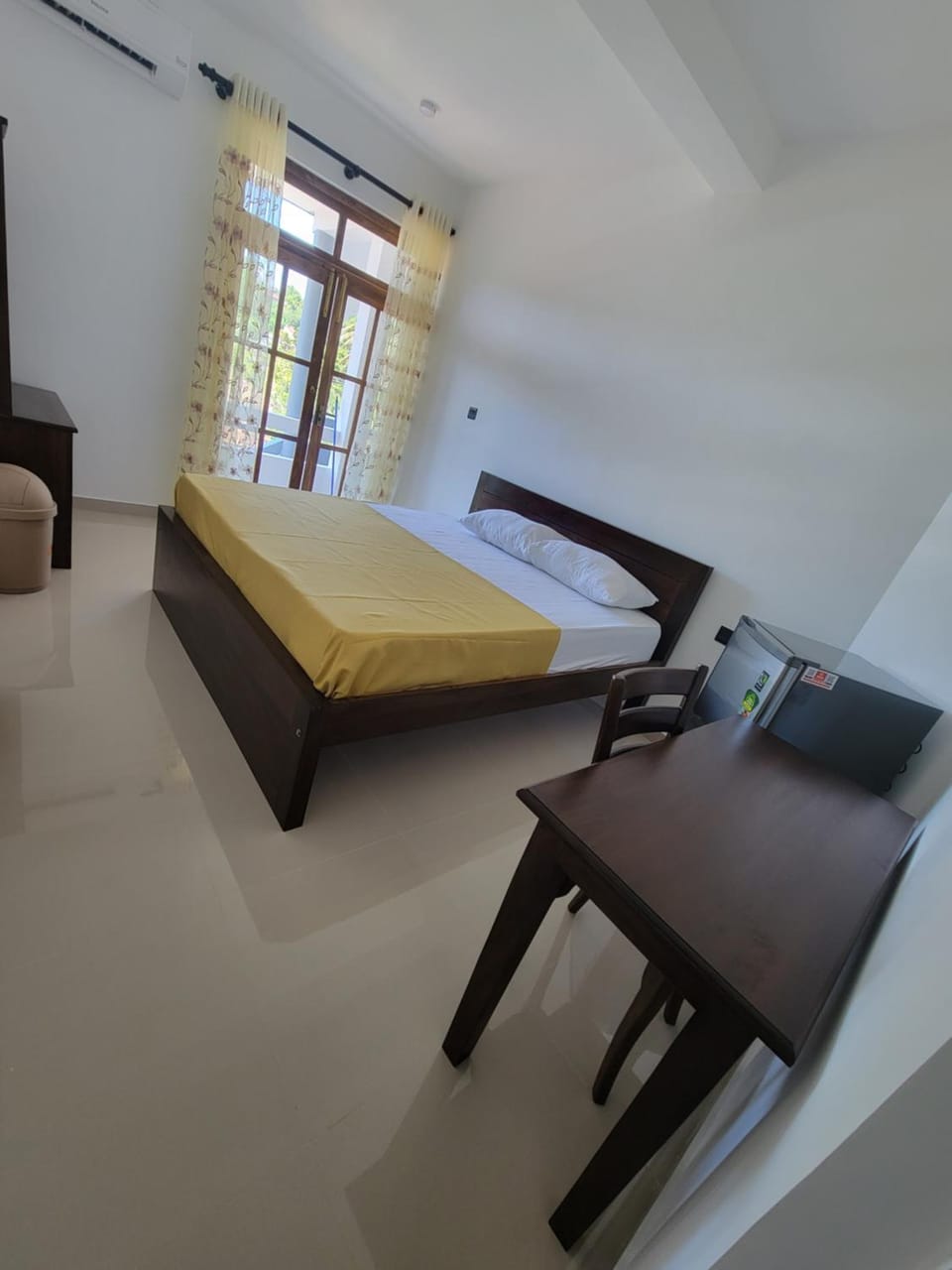 Bed, Living room, Photo of the whole room, Bedroom