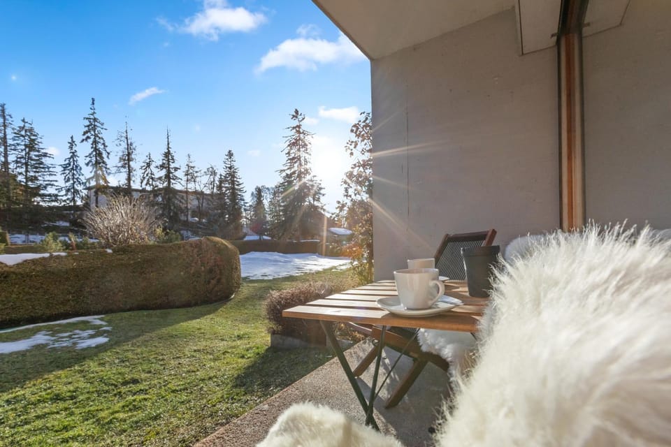 Patio, Day, Natural landscape, Garden, Garden, View (from property/room), Balcony/Terrace, Living room, Dining area, Garden view