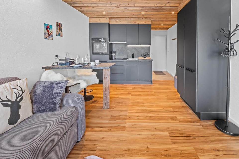 Kitchen or kitchenette, Living room, Seating area, Dining area, oven, pet friendly, stove