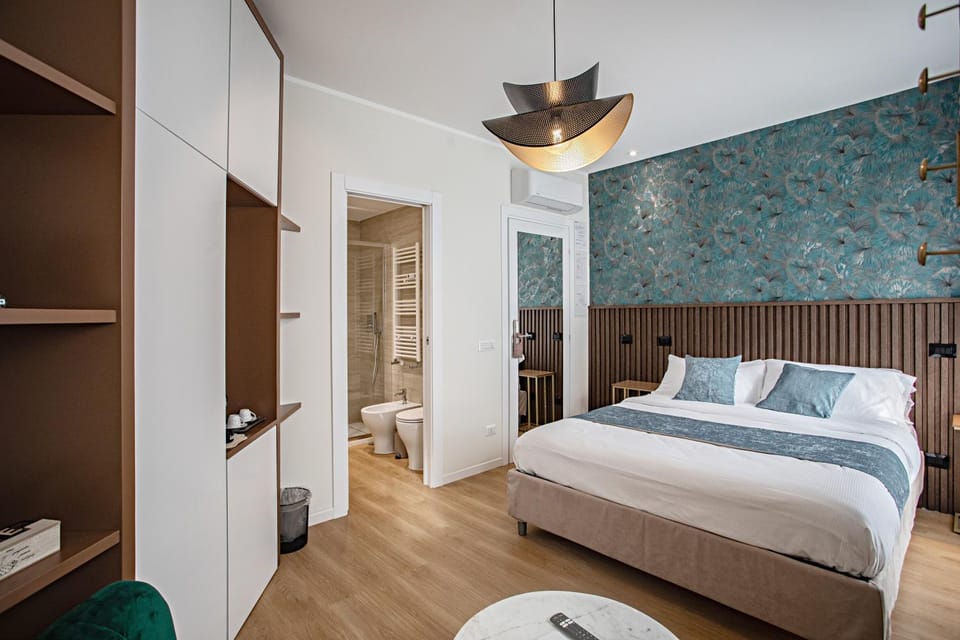 Bed, Bathroom, Photo of the whole room, Bedroom, wardrobe, air conditioner