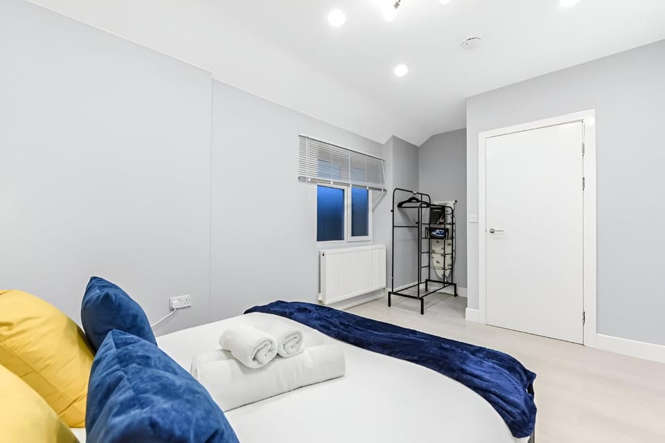 Bed, Bedroom, towels, wardrobe