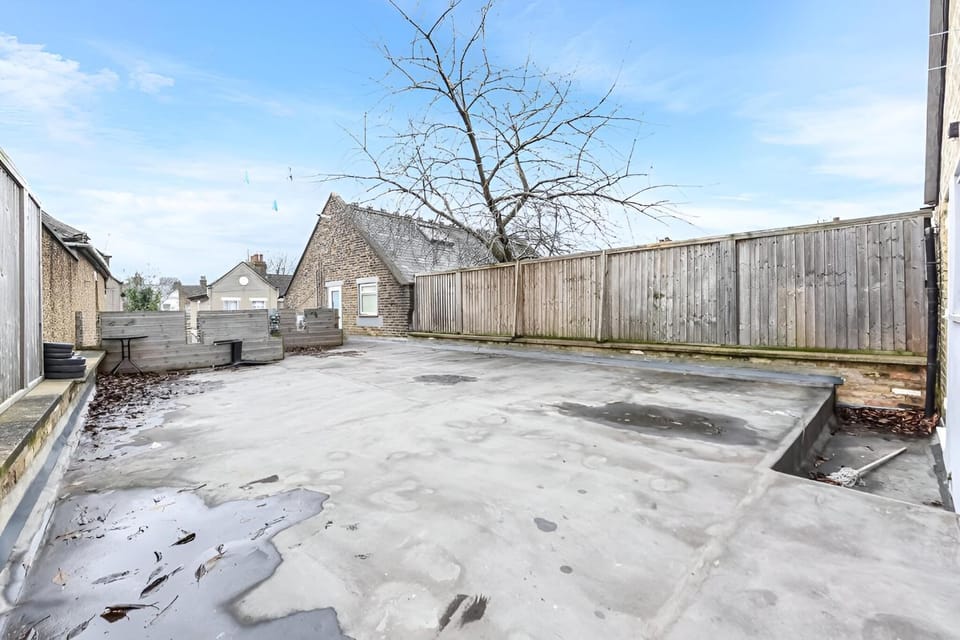 Property building, Day, Neighbourhood, Street view
