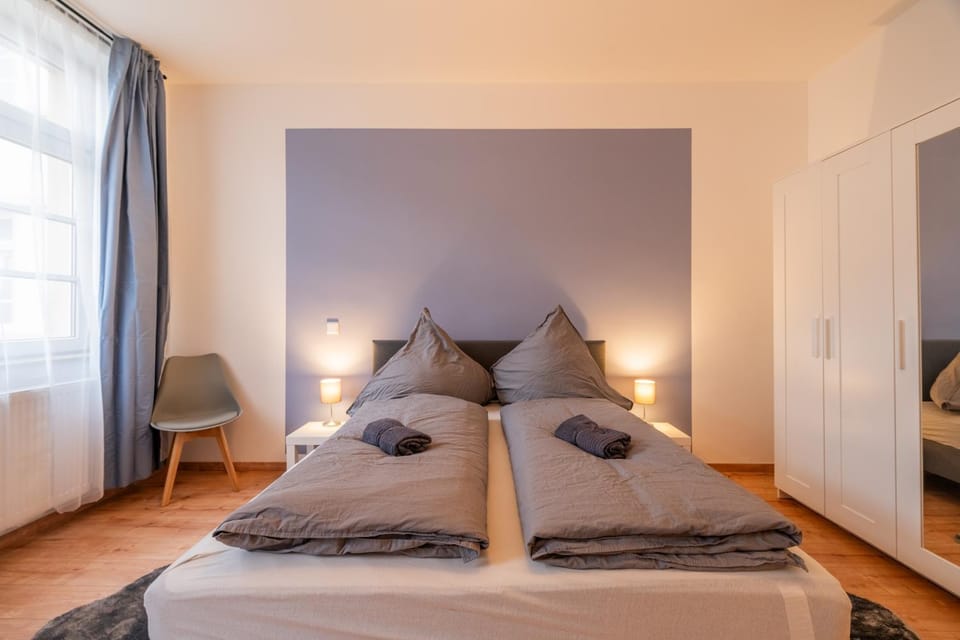 Bed, Photo of the whole room, Bedroom, towels