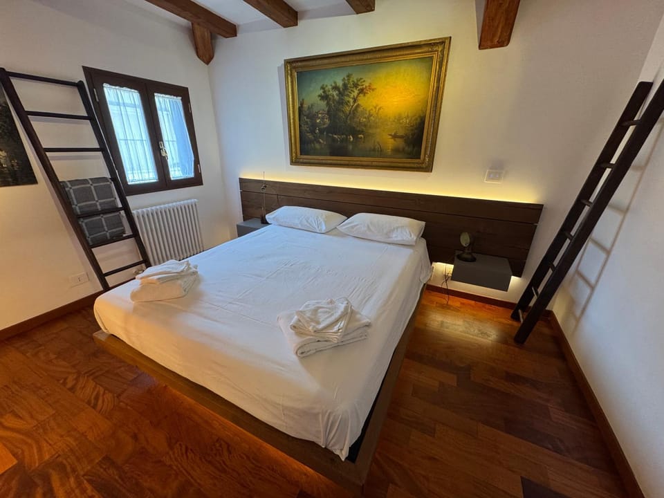 Domus Colosseum, detached house just few steps from the Colosseum Chalet in Rome