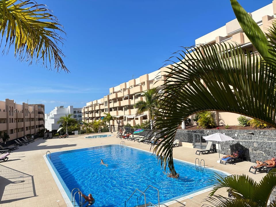 Swimming pool, sunbed
