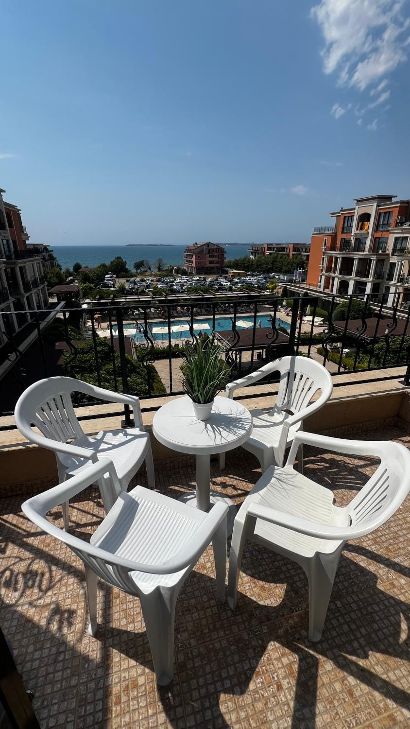 Property building, View (from property/room), Balcony/Terrace, Sea view, Swimming pool
