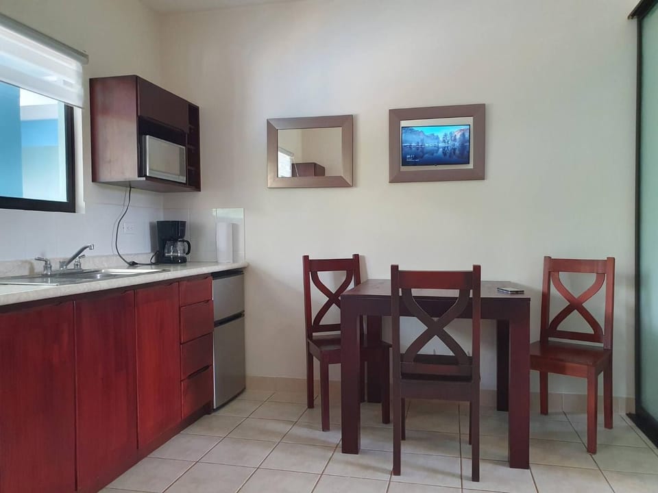 Dining area, kitchen