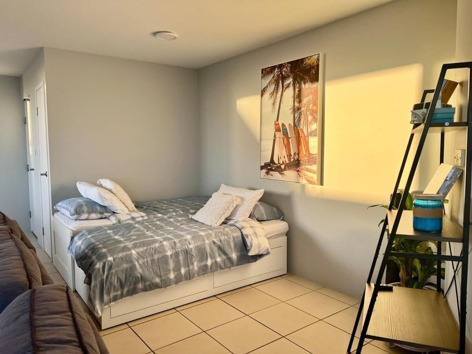 Bed, Living room