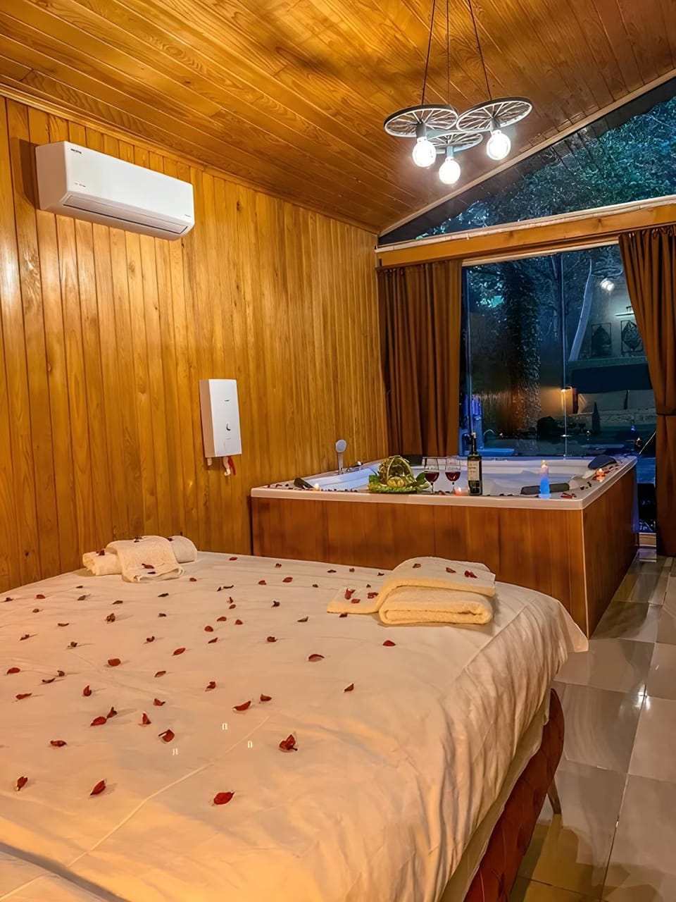 Hot Tub, Bedroom, air conditioner