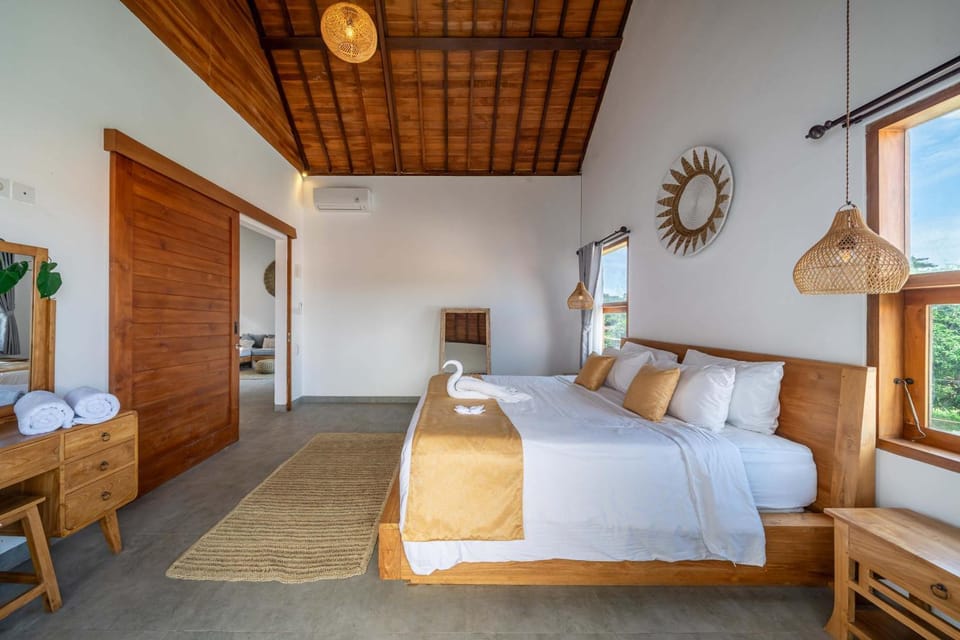 Bed, Photo of the whole room, Bedroom, towels, air conditioner