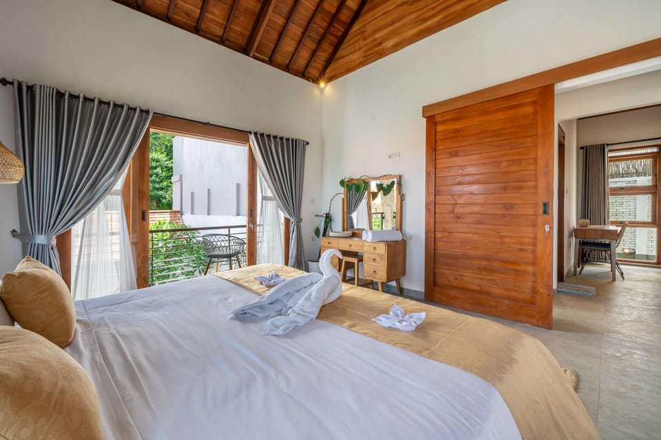 Bed, Bedroom, towels