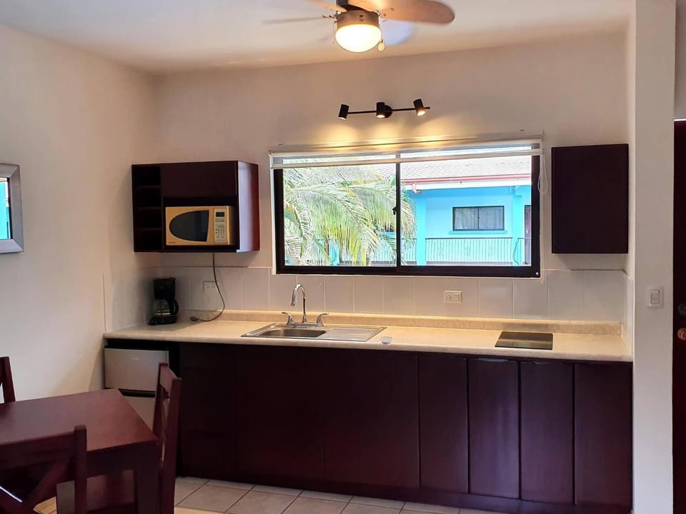 microwave, oven, kitchen